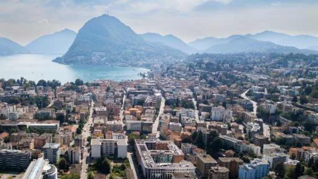 Vista panorámica de Lugano, Suiza, ciudad donde Azteca Noticias ubicó a Amílcar Olán