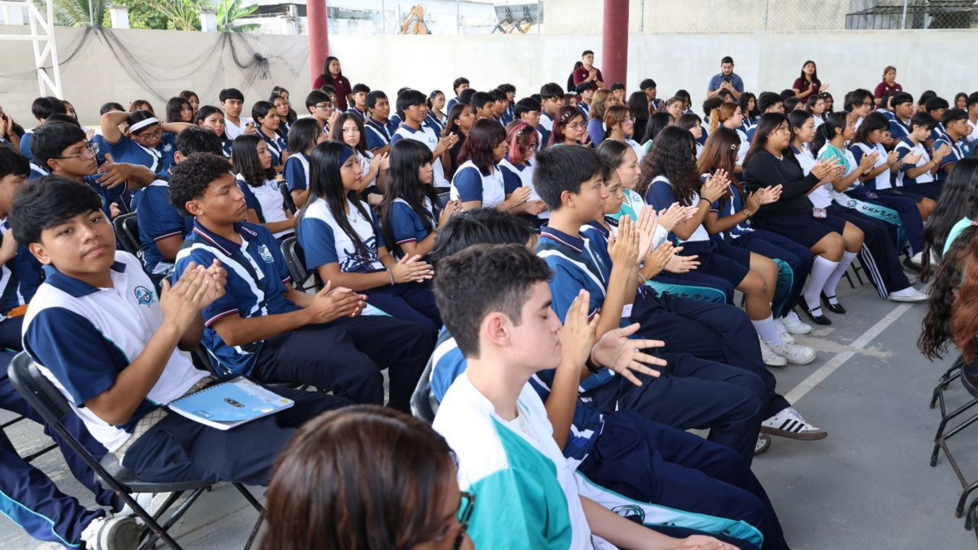 Estudiantes participan en actividades de prevención de salud mental en Cancún