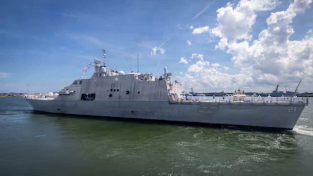 USS Minneapolis-Saint Paul durante un despliegue de la Marina de Estados Unidos