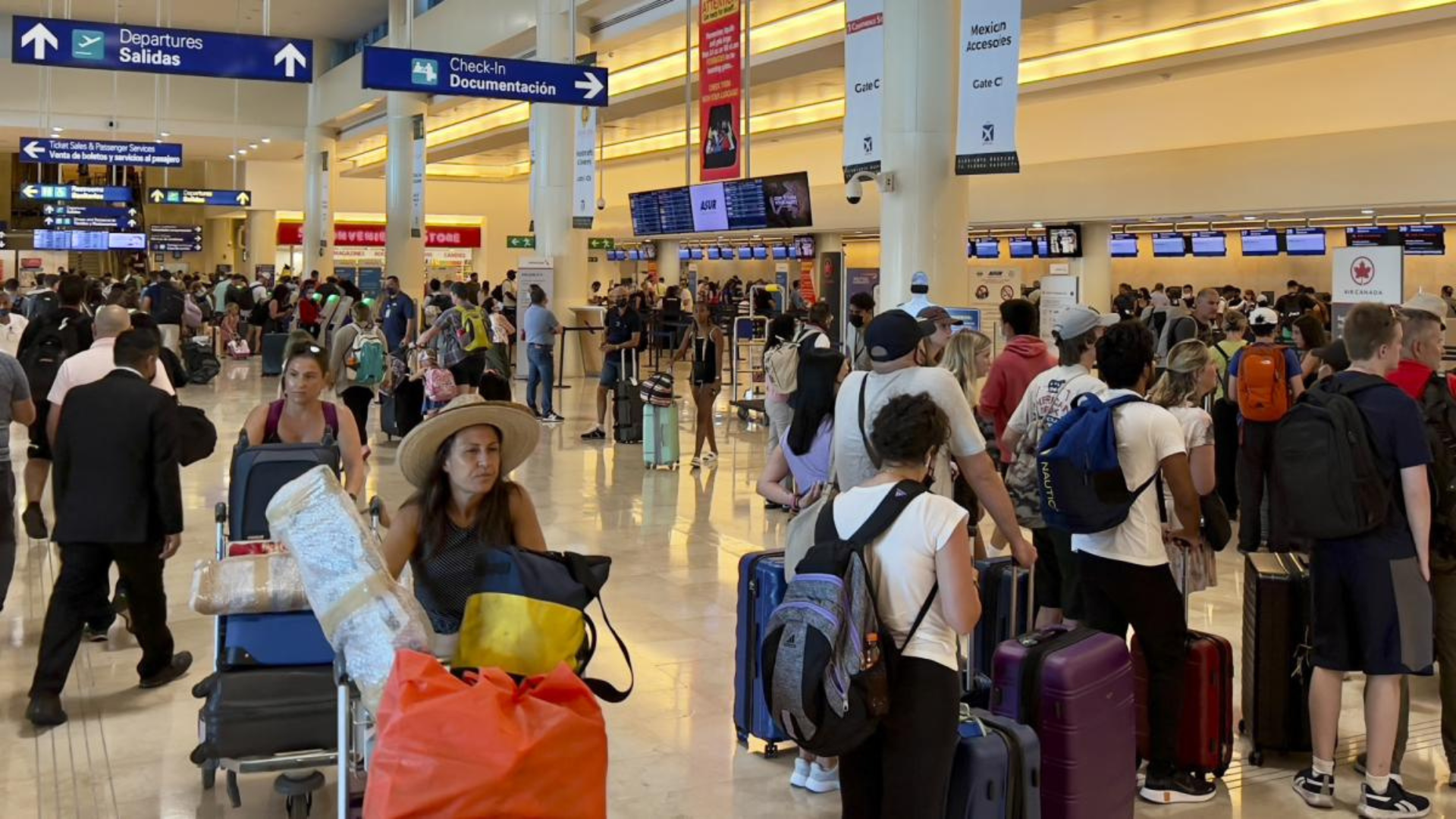 El Aeropuerto Internacional de Cancún enfrenta una disminución en el movimiento de pasajeros mientras ASUR amplía sus operaciones fuera de México.