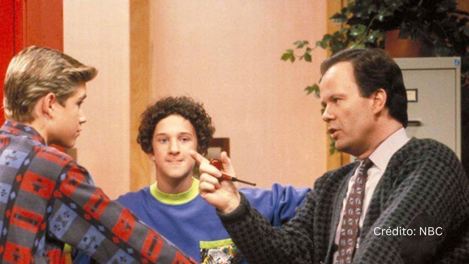 Dennis Haskins como el señor Belding en Salvados por la campana