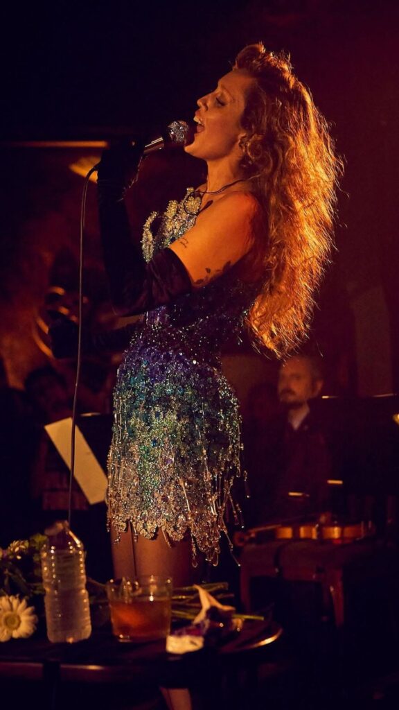 Miley Cyrus durante una presentación en concierto