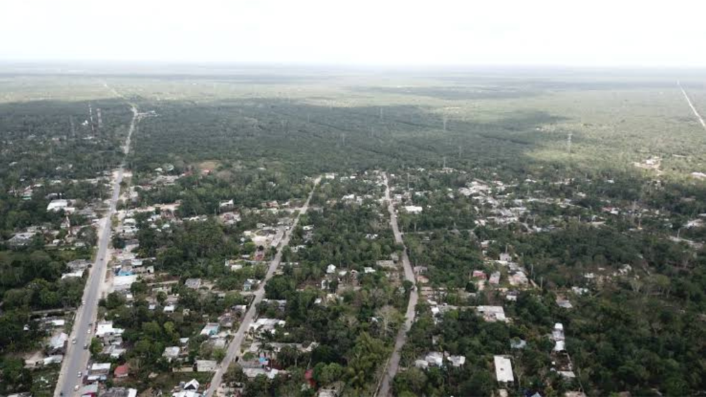 Vista aérea de Leona Vicario, municipio de Puerto Morelos, Quintana Roo
