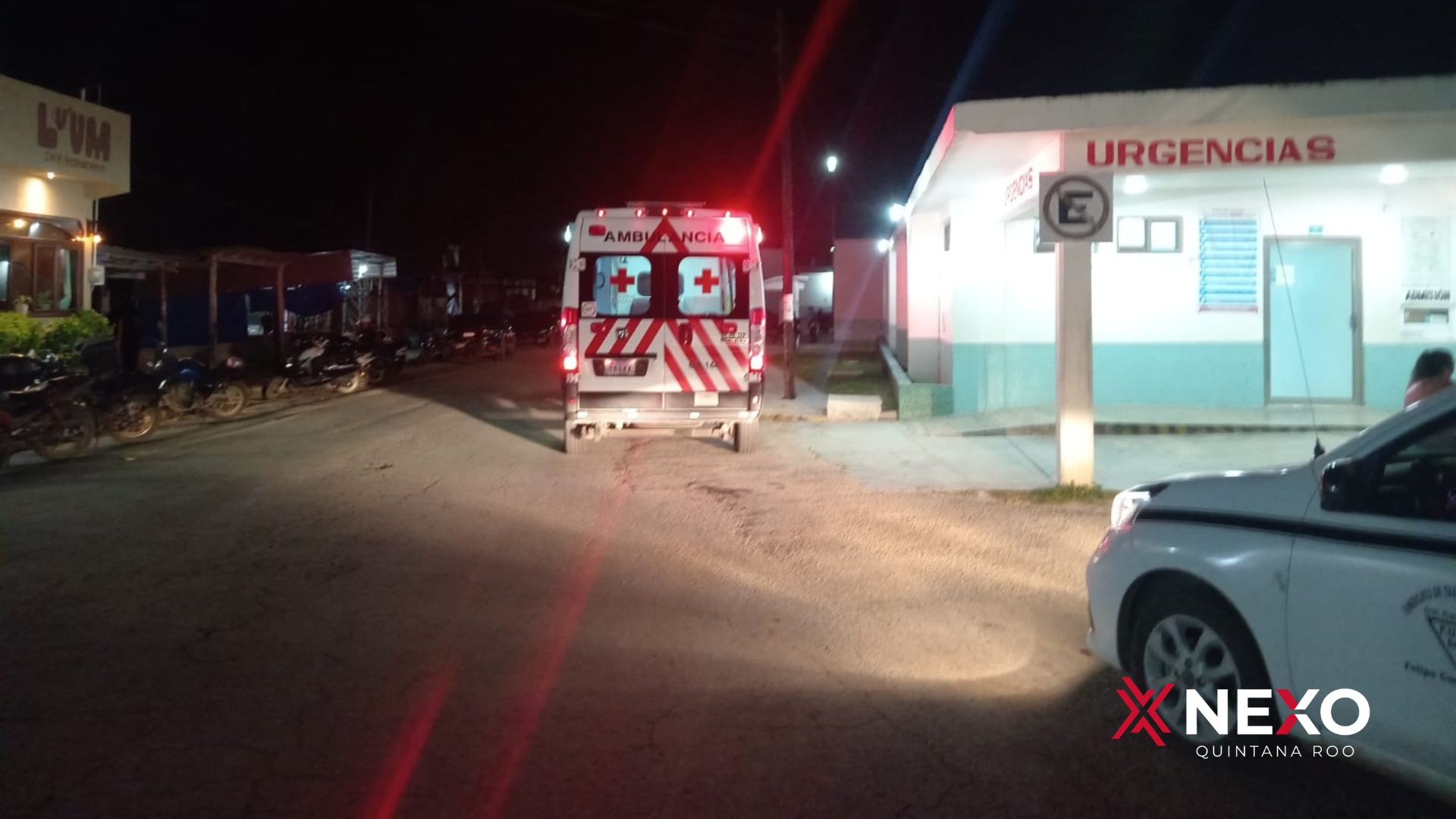 Equipos de emergencia atienden un accidente cerca de Santa Amalia, en Felipe Carrillo Puerto.