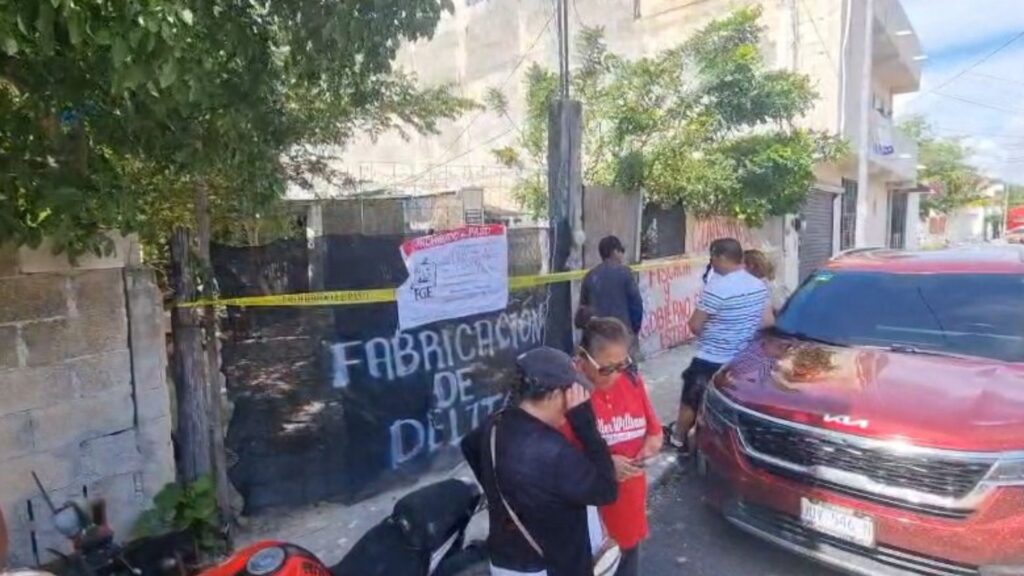 La Fiscalía aseguró un domicilio en Playa del Carmen durante una investigación por presunto narcomenudeo; vecinos denuncian que dos perros quedaron encerrados.