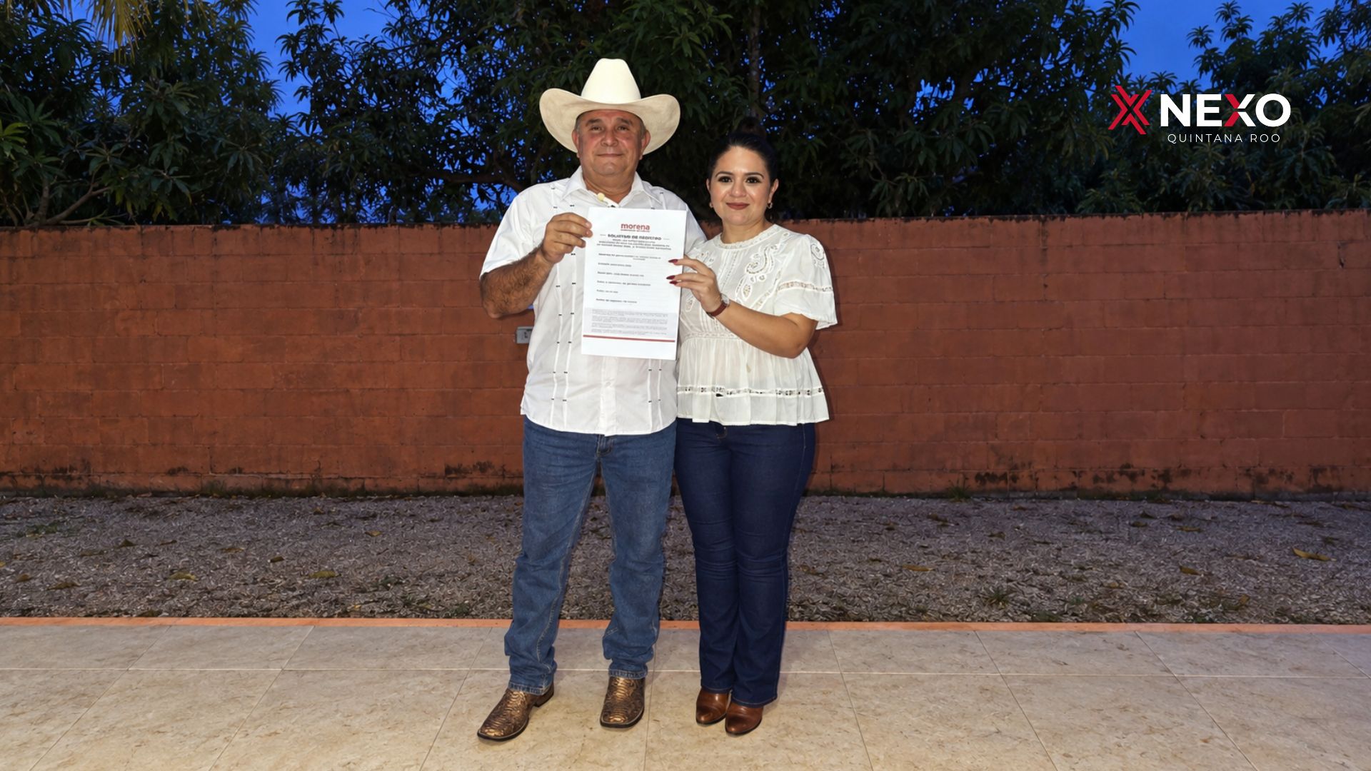 Luis Carrillo muestra su solicitud de registro para participar en el proceso interno de Morena por la Coordinación Municipal de los Comités de Defensa de la Transformación y la Soberanía Nacional en José María Morelos.