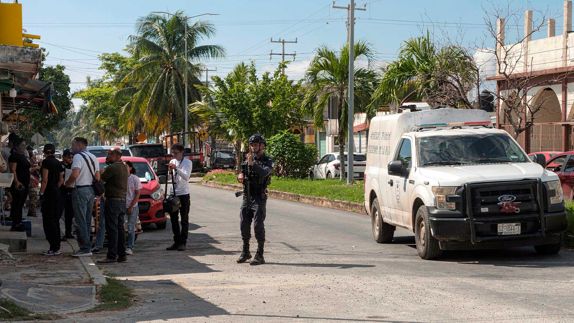 Elementos de seguridad acudieron a la colonia Proterritorio, en Chetumal, tras el hallazgo de una mujer sin vida dentro de su vivienda.