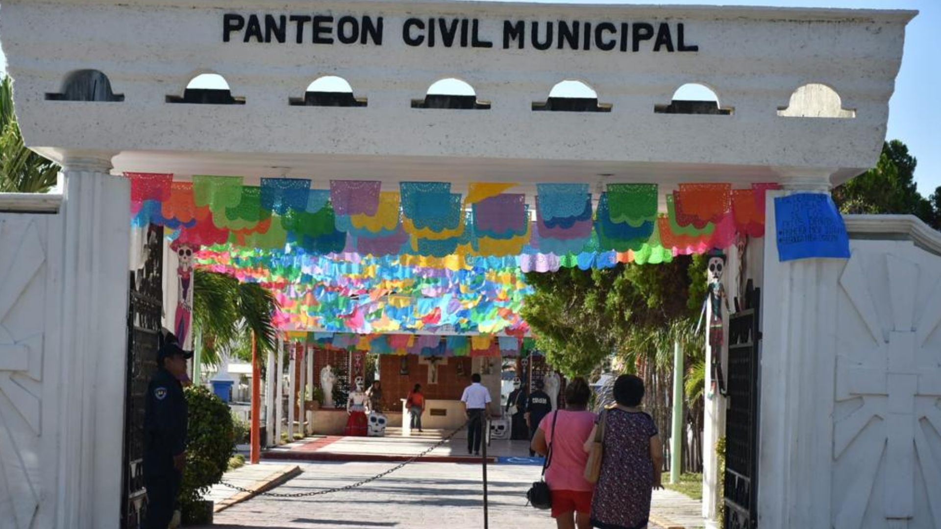 El Panteón Civil Municipal de Chetumal se alista para recibir visitantes durante el Día de Muertos, cuando se prevé una mayor afluencia de familias.