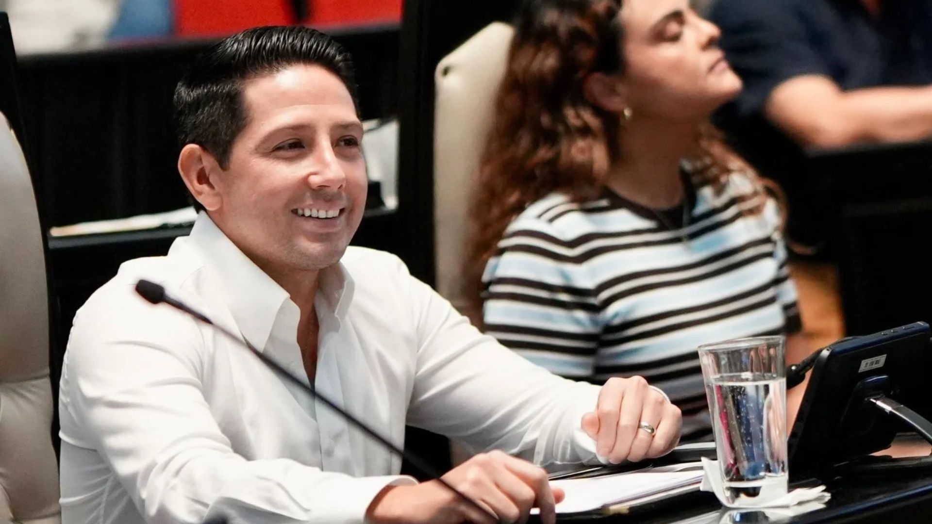 Renán Sánchez Tajonar solicitó licencia al Congreso de Quintana Roo para buscar la coordinación municipal de Morena en Cozumel. Paúl André Quintero Marí es su suplente.