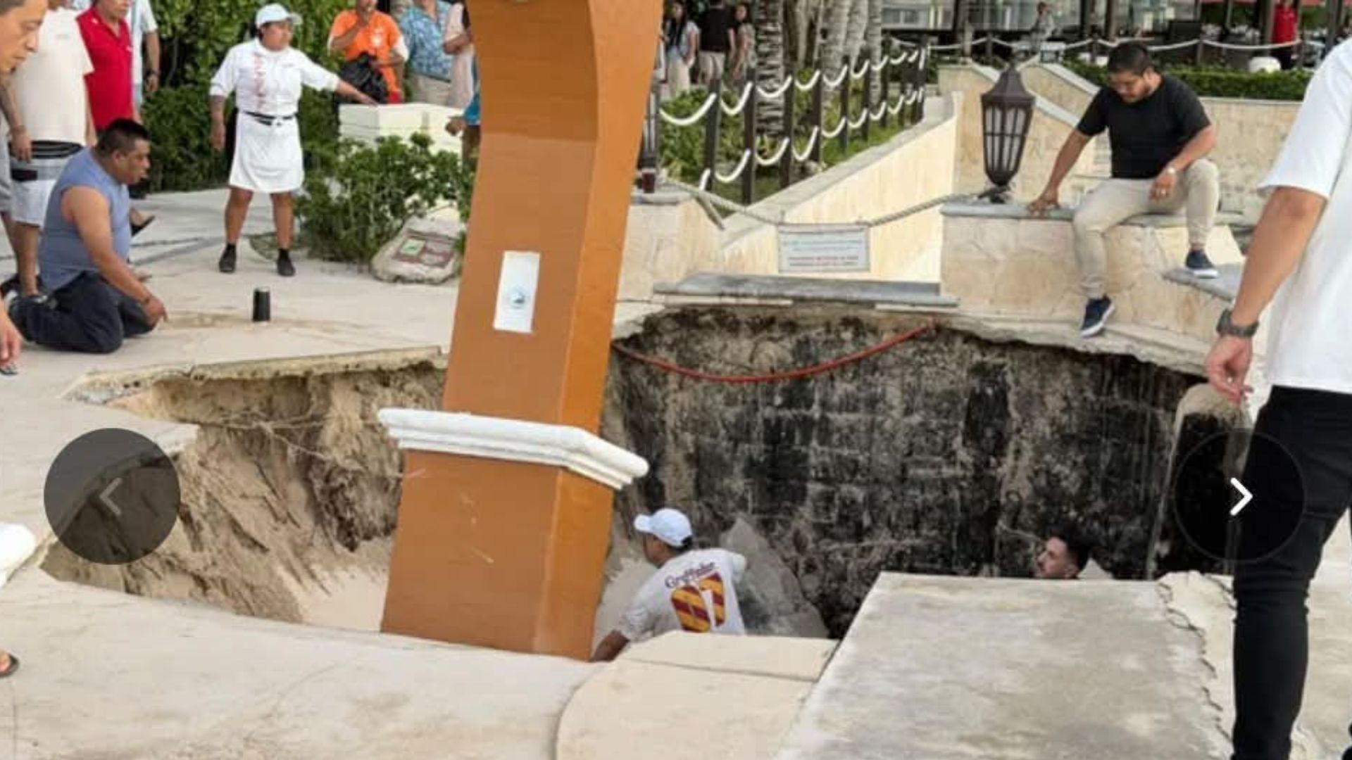 Un hundimiento se abrió en el área de duchas del hotel Occidental Cozumel, donde cuatro huéspedes habrían caído y dos sufrieron cortaduras, según reportes preliminares.