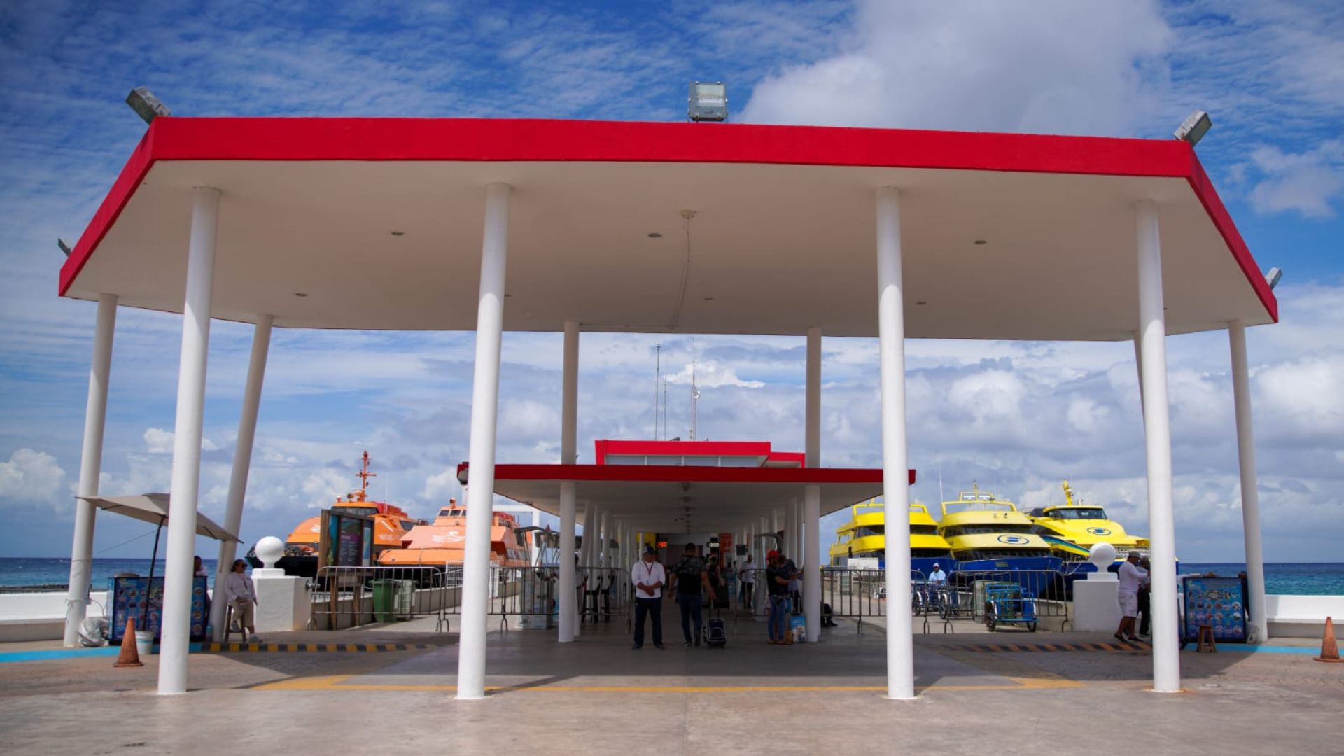 La terminal de ferries de Cozumel es el punto de salida de los servicios marítimos de pasajeros hacia Playa del Carmen.