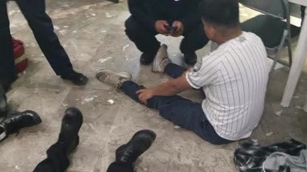 Tres trabajadores fueron encontrados maniatados dentro de una cervecería ubicada en Cancún; las autoridades investigan el móvil de los hechos.