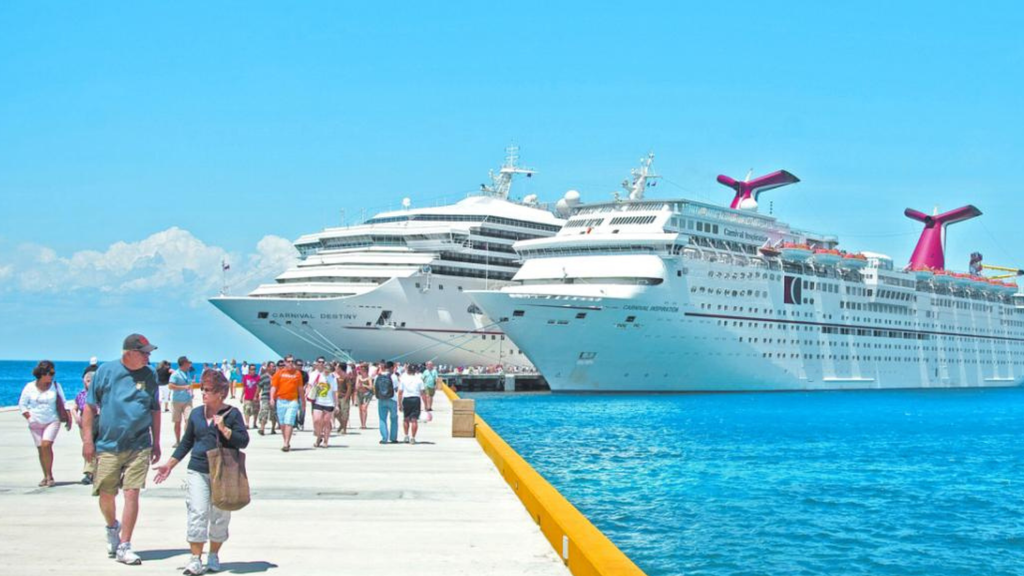 Empresarios del Caribe Mexicano advierten que mayores cargas a los visitantes internacionales pueden afectar la competitividad turística frente a otros destinos.